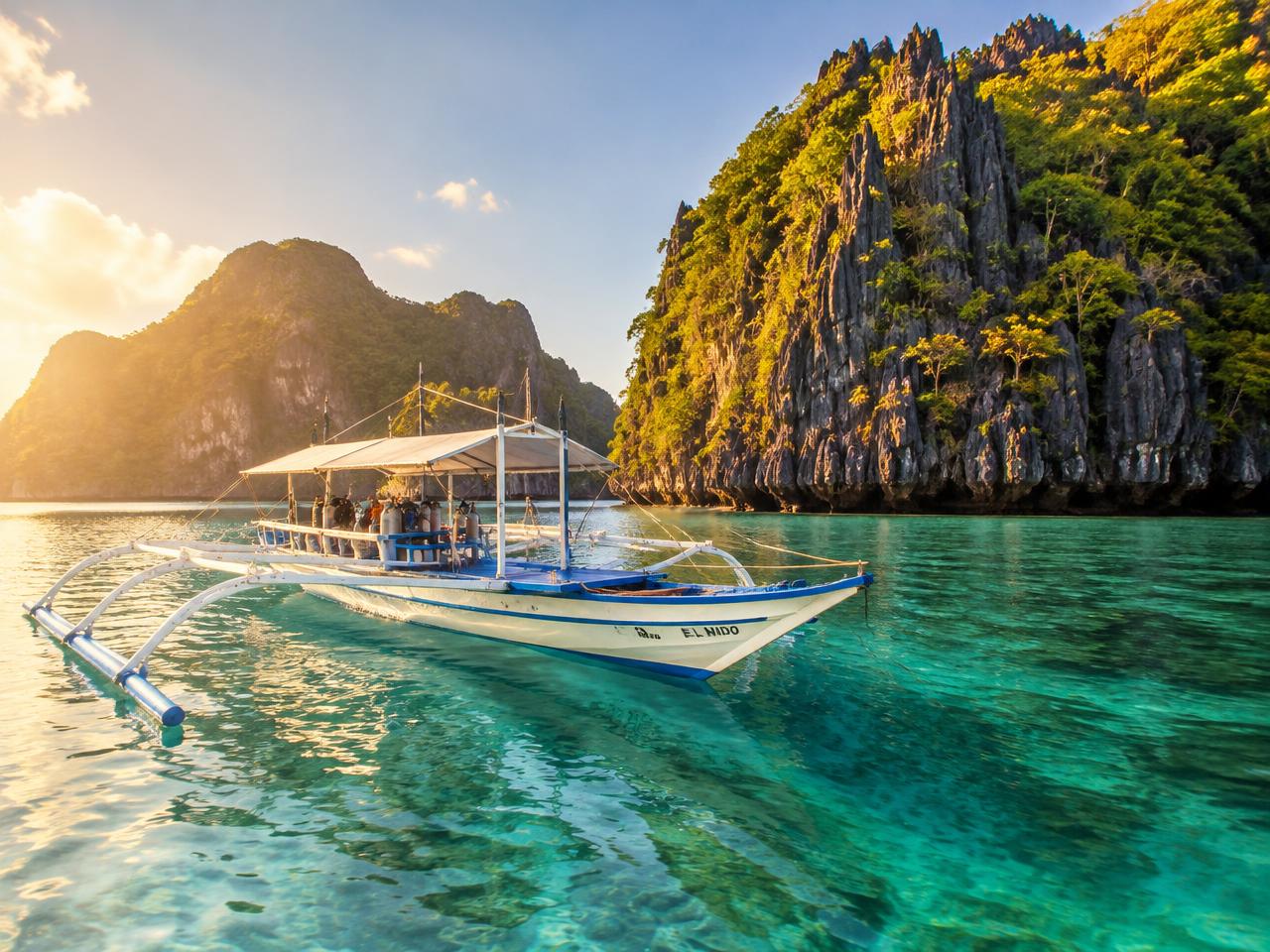 Dive boat in an El Nido lagoon